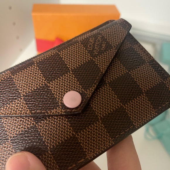 Louis Vuitton Recto Verso Card Holder - Picture 8 of 17